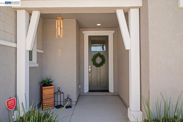 1814 Balsam Ct, Lathrop, CA 95330