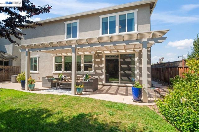 1814 Balsam Ct, Lathrop, CA 95330