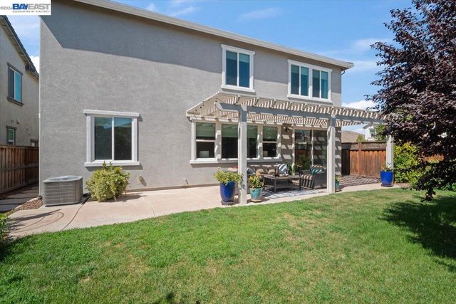 1814 Balsam Ct, Lathrop, CA 95330