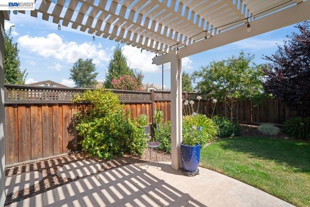 1814 Balsam Ct, Lathrop, CA 95330