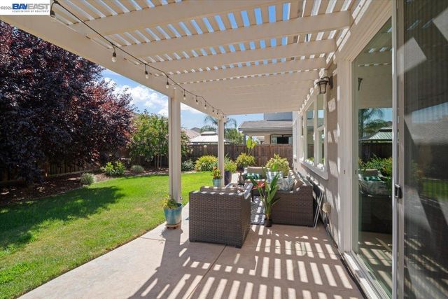 1814 Balsam Ct, Lathrop, CA 95330
