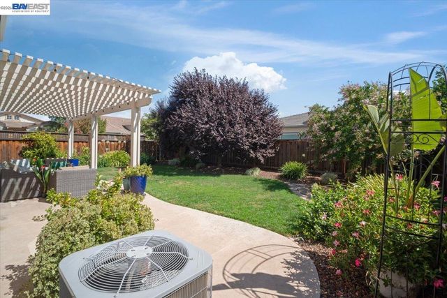 1814 Balsam Ct, Lathrop, CA 95330