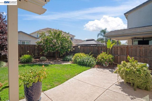 1814 Balsam Ct, Lathrop, CA 95330