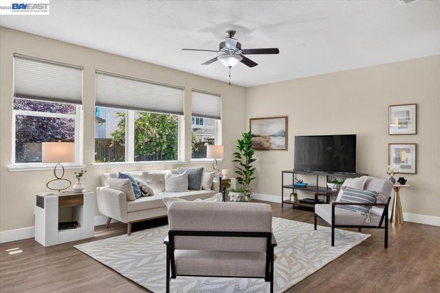 1814 Balsam Ct, Lathrop, CA 95330