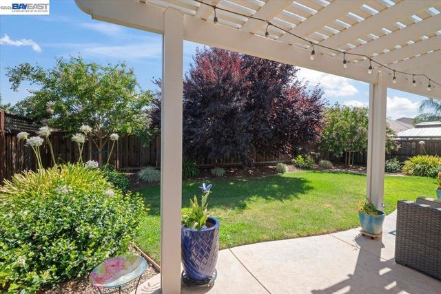 1814 Balsam Ct, Lathrop, CA 95330