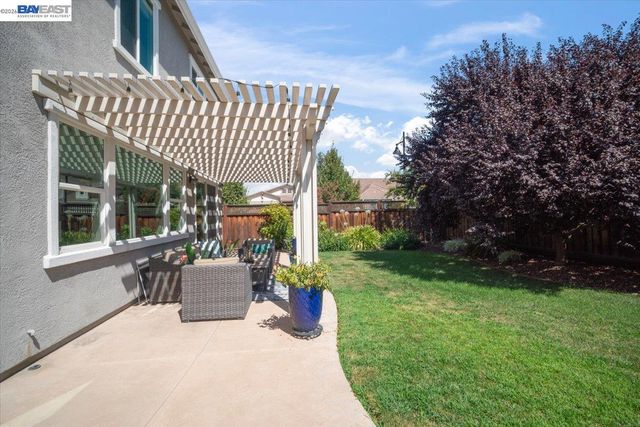 1814 Balsam Ct, Lathrop, CA 95330