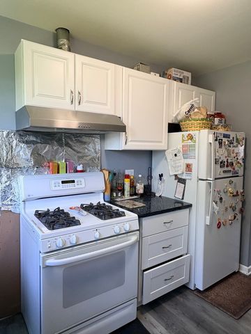 1320 Foxcroft Drive, Aurora, IL 60506
