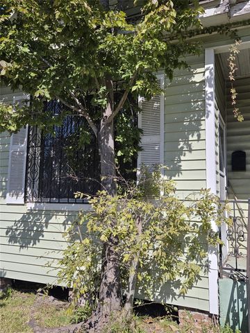 7933 Goode Street, Houston, TX 77012