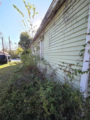 7933 Goode Street, Houston, TX 77012