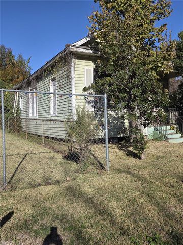 7933 Goode Street, Houston, TX 77012