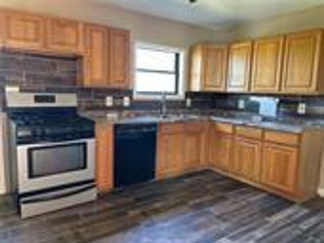 600 N East Street, Caney, KS 67333