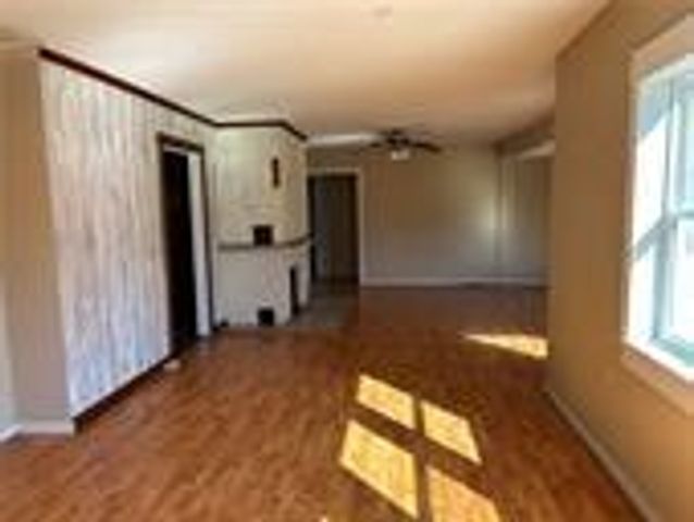 600 N East Street, Caney, KS 67333