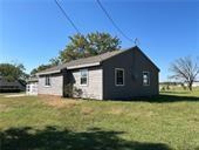 600 N East Street, Caney, KS 67333