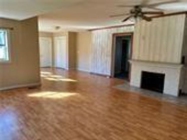 600 N East Street, Caney, KS 67333