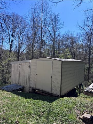 180 Pine street, Washington, WV 26181