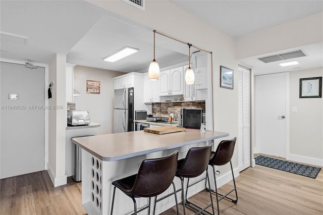 20301 W Country Club Dr 1623, Aventura, FL 33180