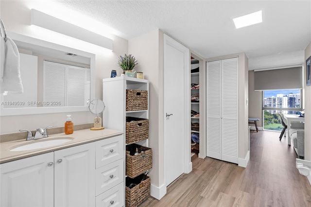 20301 W Country Club Dr 1623, Aventura, FL 33180