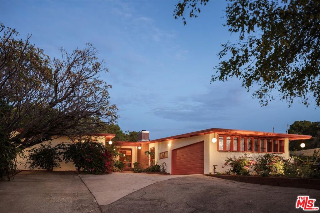 10848 Plainview Avenue, Tujunga, CA 91042 — photo 2