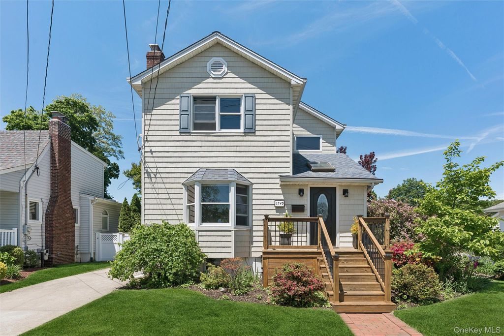 1749 Commonwealth Avenue, Merrick, NY 11566