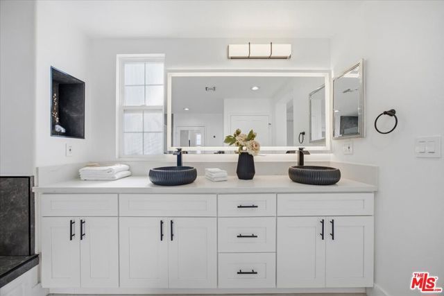 12975 Agustin Place 335, Los Angeles, CA 90094