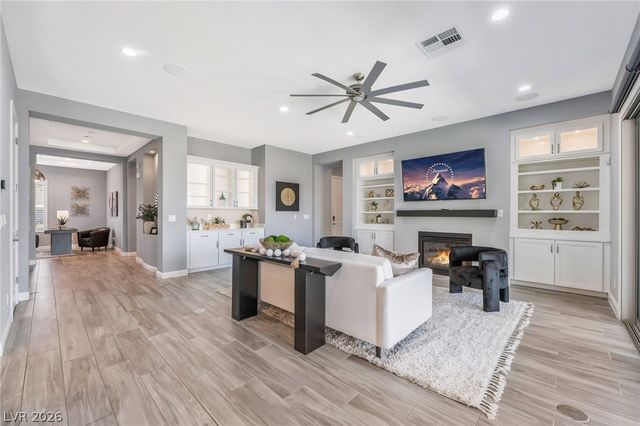9988 REGENCY SQUARE Avenue, Las Vegas, NV 89148