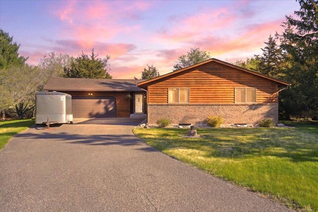 1072 Buck Ridge, Hudson, WI 54016