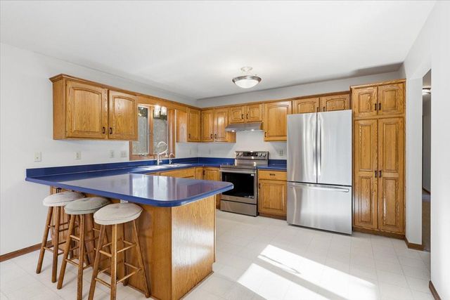 1072 Buck Ridge, Hudson, WI 54016
