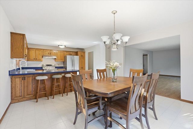 1072 Buck Ridge, Hudson, WI 54016