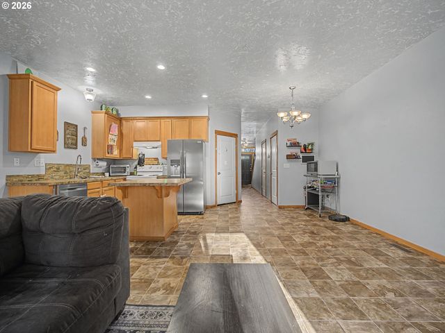 744 E Hist Columbia River Hwy, Troutdale, OR 97060