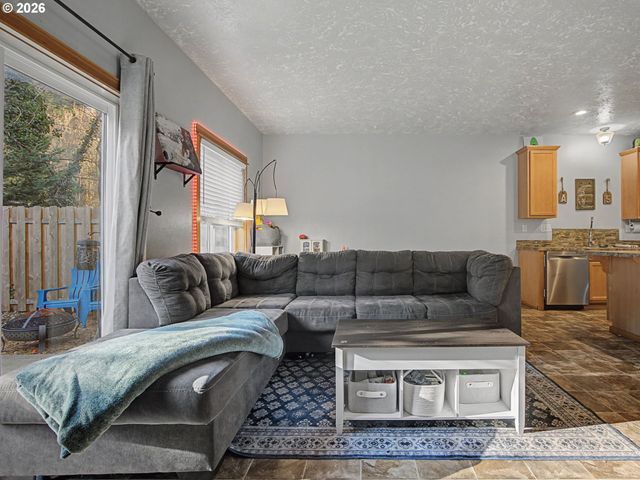 744 E Hist Columbia River Hwy, Troutdale, OR 97060