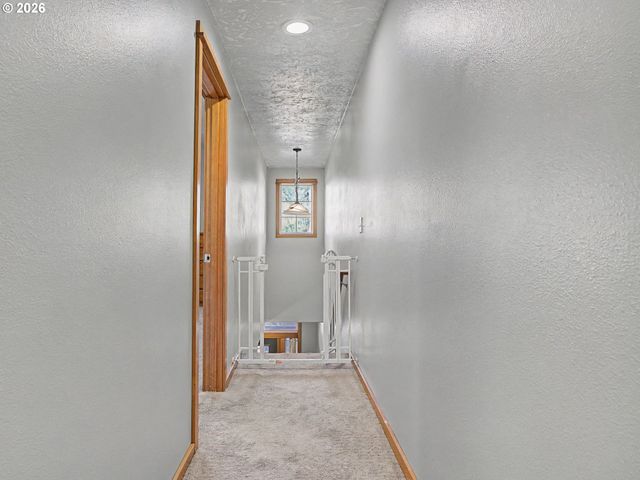 744 E Hist Columbia River Hwy, Troutdale, OR 97060