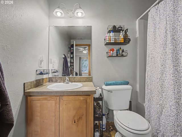 744 E Hist Columbia River Hwy, Troutdale, OR 97060