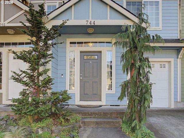 744 E Hist Columbia River Hwy, Troutdale, OR 97060