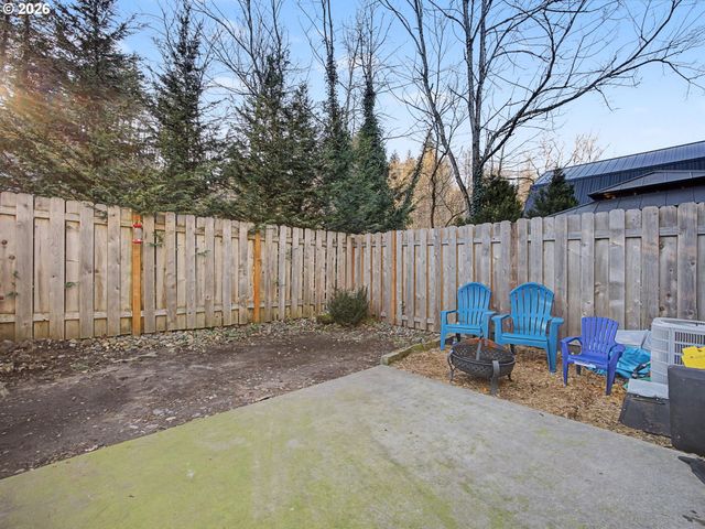 744 E Hist Columbia River Hwy, Troutdale, OR 97060