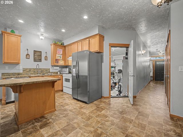 744 E Hist Columbia River Hwy, Troutdale, OR 97060