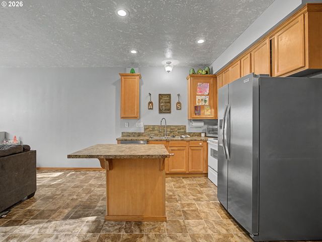 744 E Hist Columbia River Hwy, Troutdale, OR 97060