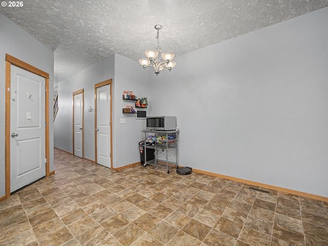 744 E Hist Columbia River Hwy, Troutdale, OR 97060