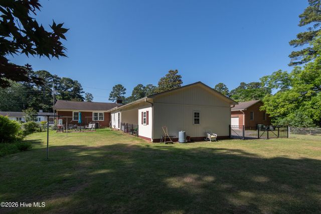 1705 Englewood Drive, Greenville, NC 27858