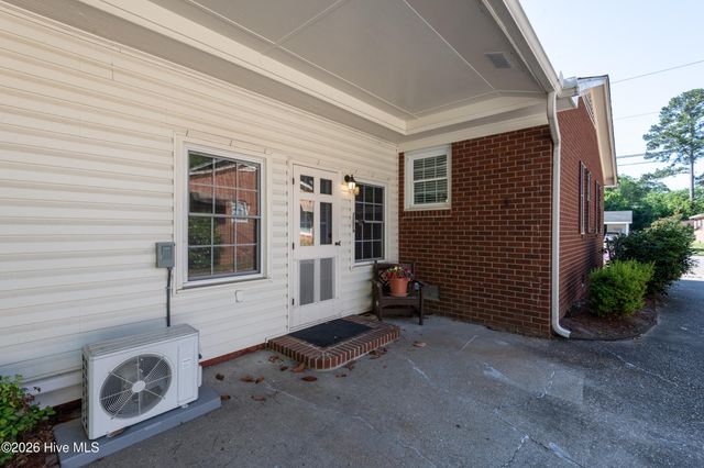 1705 Englewood Drive, Greenville, NC 27858