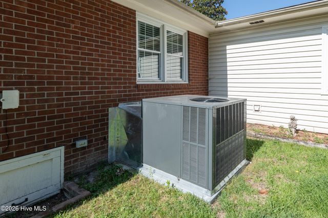 1705 Englewood Drive, Greenville, NC 27858