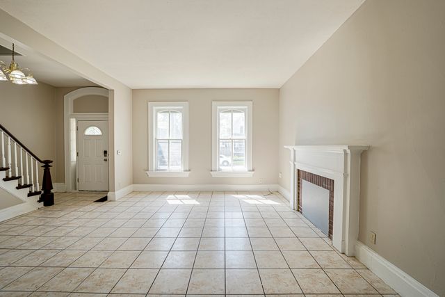 373 Cedar Street 373, Aurora, IL 60506