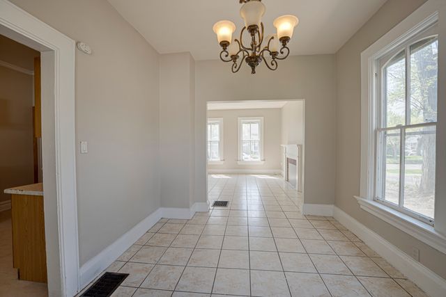 373 Cedar Street 373, Aurora, IL 60506