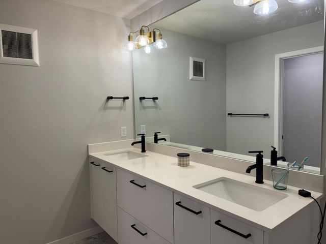 5049 161st Street W, Lakeville, MN 55044