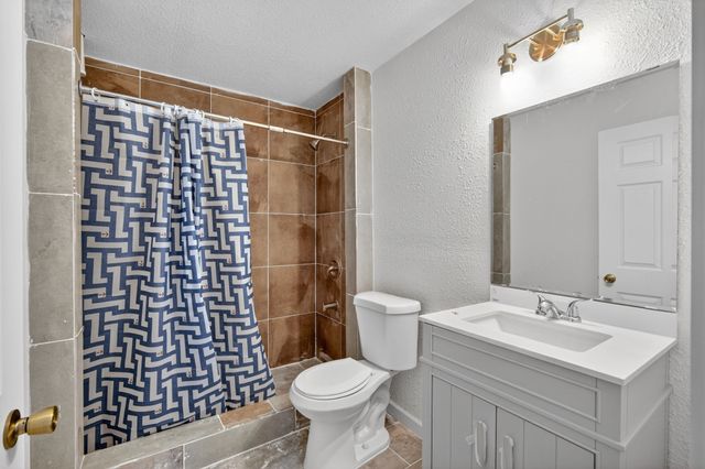 315 SE Willow Run Lane, Ankeny, IA 50021