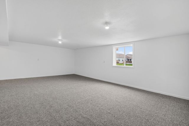 315 SE Willow Run Lane, Ankeny, IA 50021