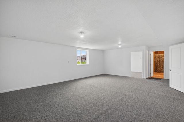 315 SE Willow Run Lane, Ankeny, IA 50021