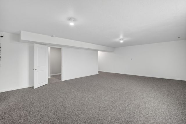 315 SE Willow Run Lane, Ankeny, IA 50021
