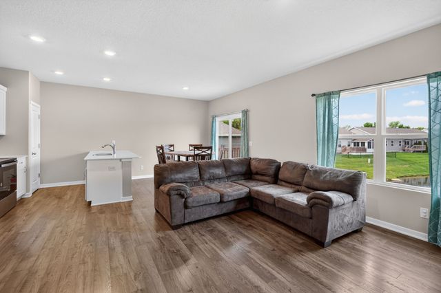 315 SE Willow Run Lane, Ankeny, IA 50021