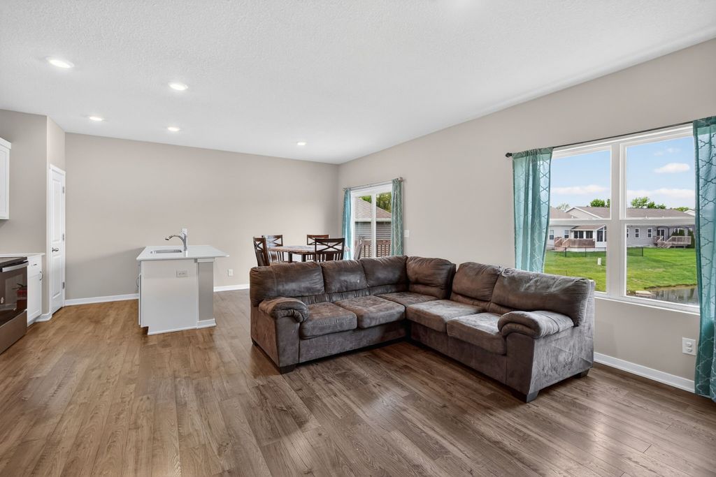 315 SE Willow Run Lane, Ankeny, IA 50021