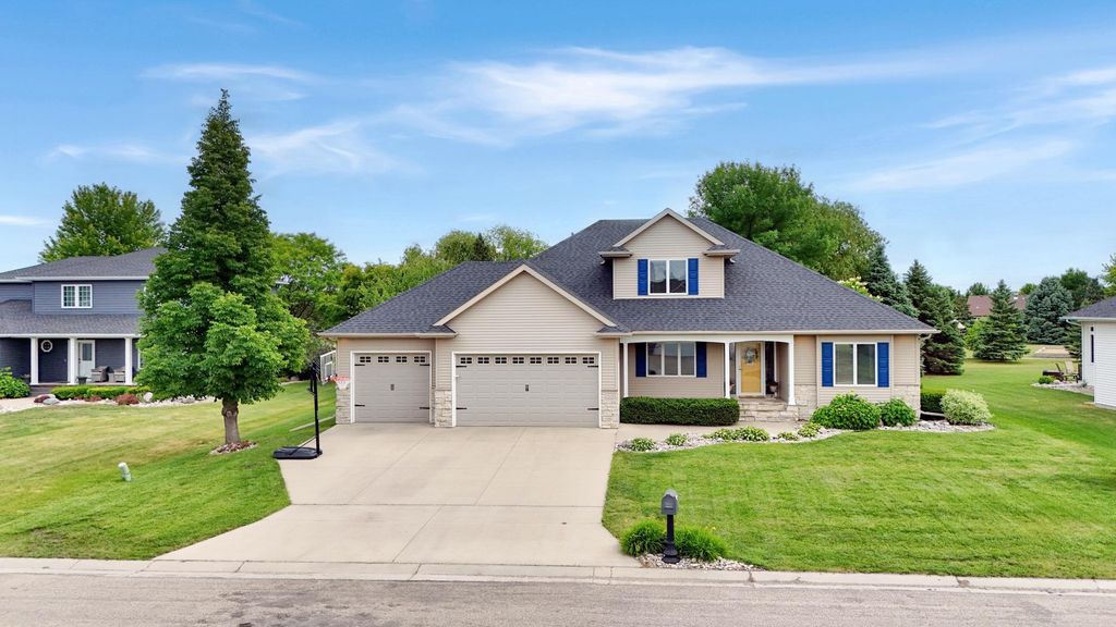 309 43rd Avenue S, Moorhead, MN 56560 — exterior